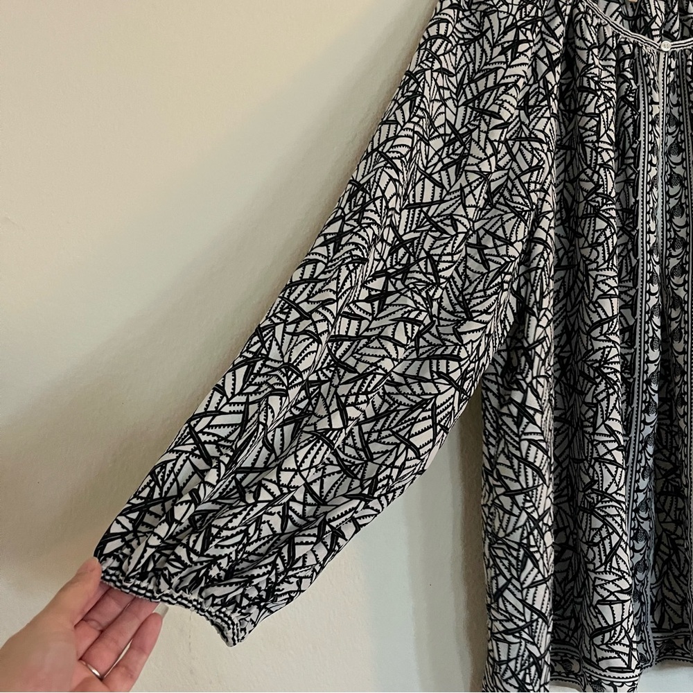Max Studio Black And White Leaf Pattern Blouse - image 5